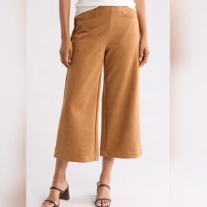 T Tahari | Cropped Pants